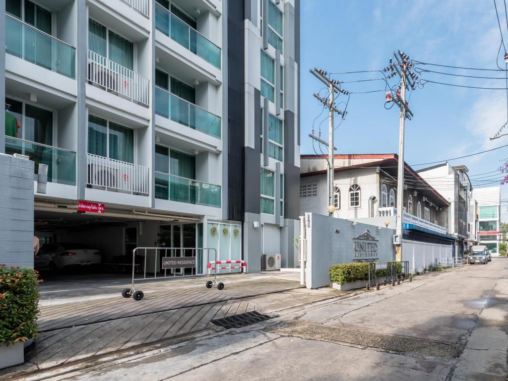 United Residence Ekamai Бангкок Экстерьер фото